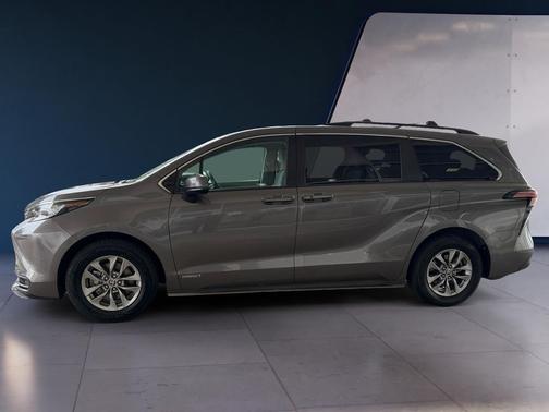 2021 Toyota Sienna LE