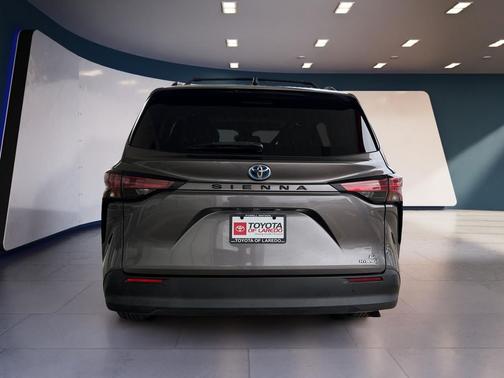 2021 Toyota Sienna LE