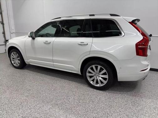 2017 Volvo XC90 T6 Momentum