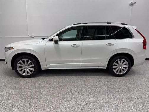 2017 Volvo XC90 T6 Momentum