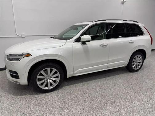 2017 Volvo XC90 T6 Momentum