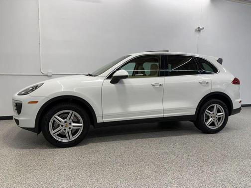 White 2016 Porsche Cayenne Cayenne