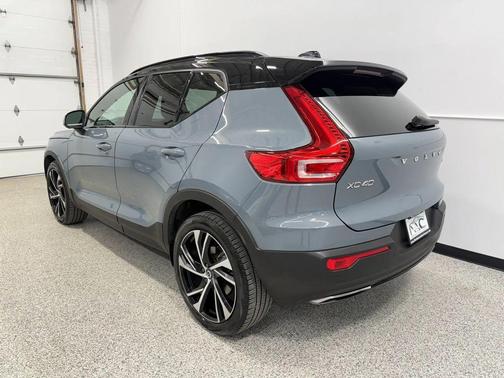 Thunder Grey Metallic 2020 Volvo XC40 T5 R-Design