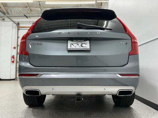 2018 Volvo XC90 T6 Momentum
