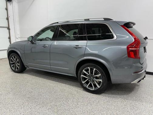 2018 Volvo XC90 T6 Momentum