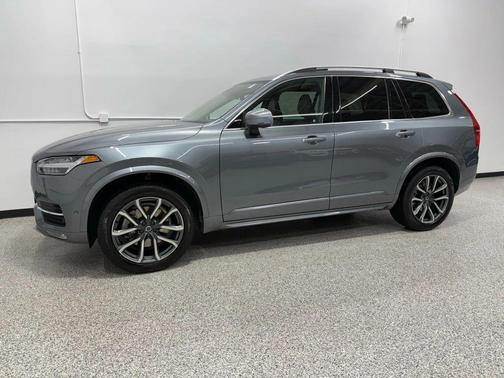 2018 Volvo XC90 T6 Momentum