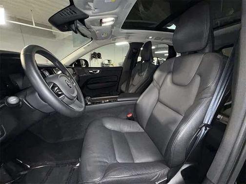 2023 Volvo XC60 Plus