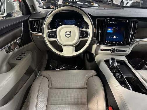 2022 Volvo S90 