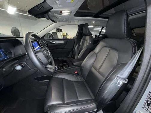 Vapour Grey 2025 Volvo XC40 Plus