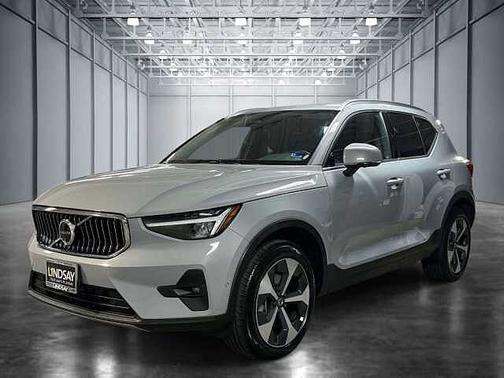 Vapour Grey 2025 Volvo XC40 Plus