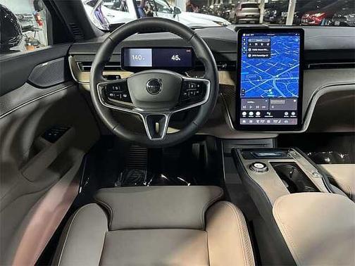 2025 Volvo EX90 Plus