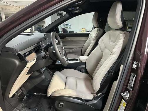 2025 Volvo EX90 Plus