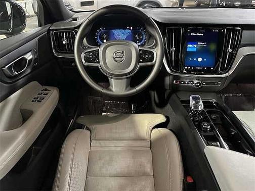 2024 Volvo V60 Cross Country 