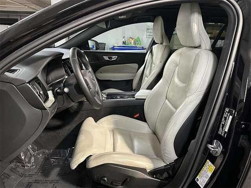 2024 Volvo V60 Cross Country 