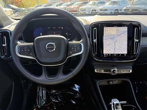 2024 Volvo XC40 Plus
