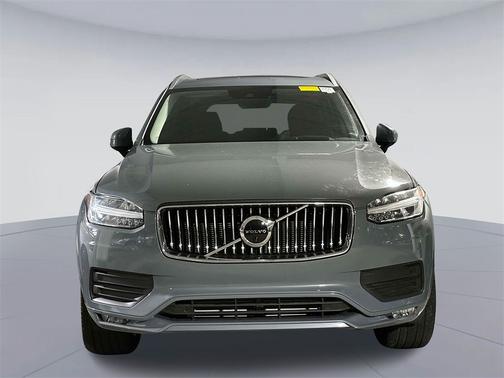 2022 Volvo XC90 T6 AWD Momentum 7 Seater
