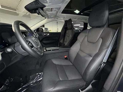 2025 Volvo XC60 Plus