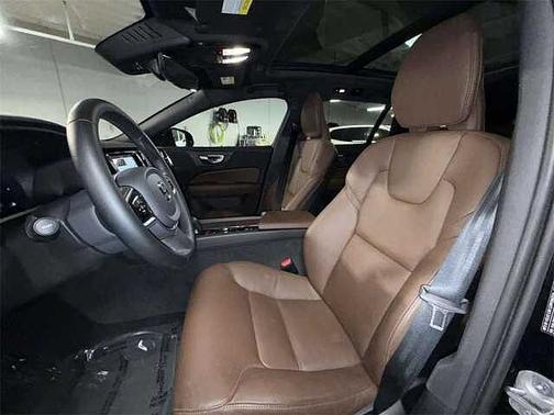 2025 Volvo V60 Cross Country Plus