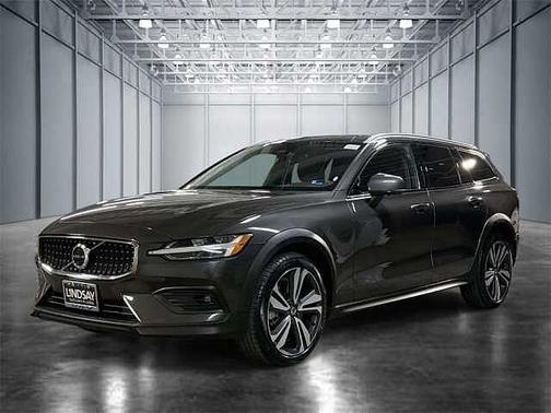 2023 Volvo V60 Cross Country Plus