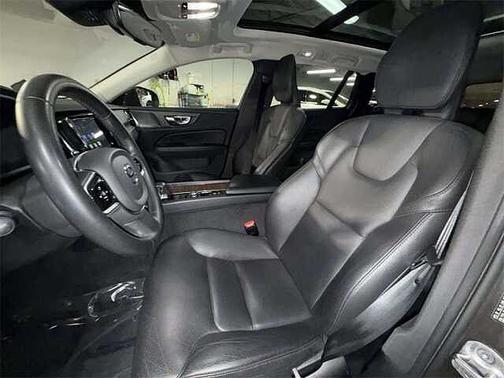 2023 Volvo V60 Cross Country Plus