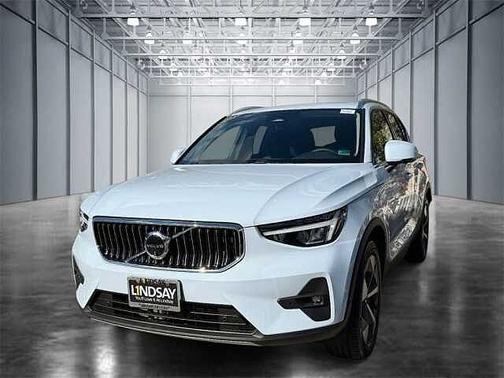2025 Volvo XC40 Plus