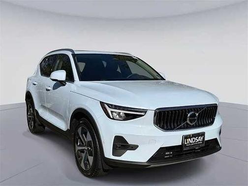 2025 Volvo XC40 Plus