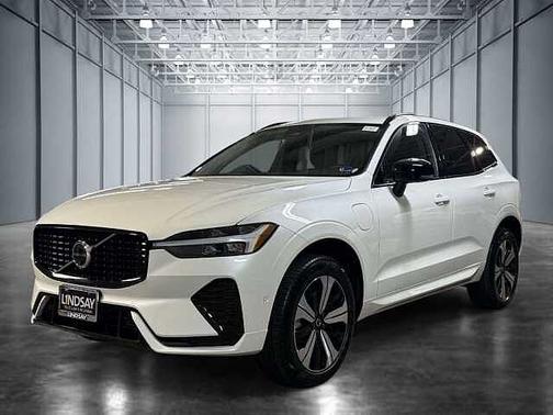 Crystal White 2025 Volvo XC60 Plus