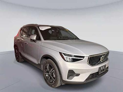 Silver Dawn 2023 Volvo XC40 Plus