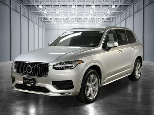 2022 Volvo XC90 T5 AWD Momentum 7 Seater