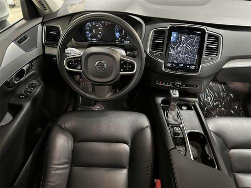 2022 Volvo XC90 T5 AWD Momentum 7 Seater