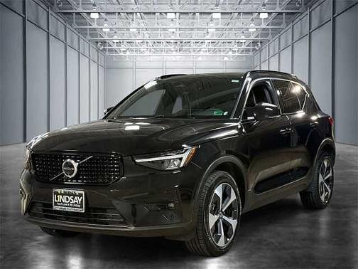2025 Volvo XC40 Plus