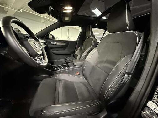 2025 Volvo XC40 Plus