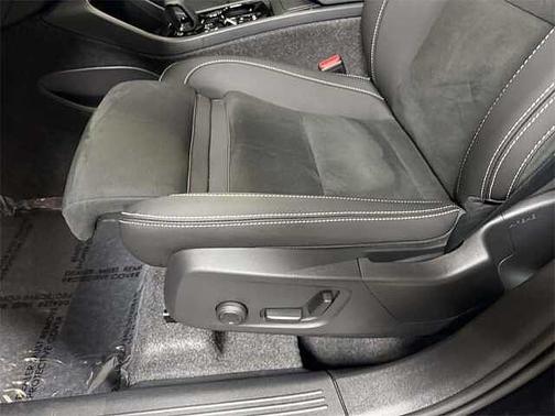 2025 Volvo XC40 Plus