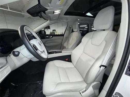 2025 Volvo XC60 Plus