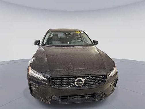 Onyx Black 2025 Volvo S60 Plus