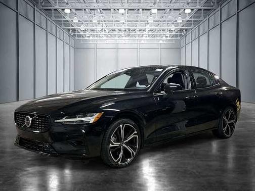 Onyx Black 2025 Volvo S60 Plus