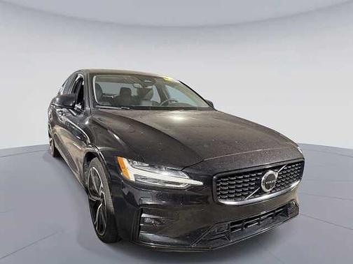Onyx Black 2025 Volvo S60 Plus