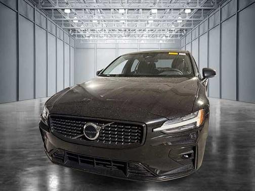Onyx Black 2025 Volvo S60 Plus