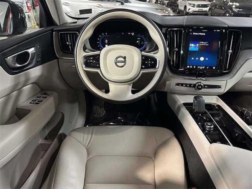 2024 Volvo XC60 Plus