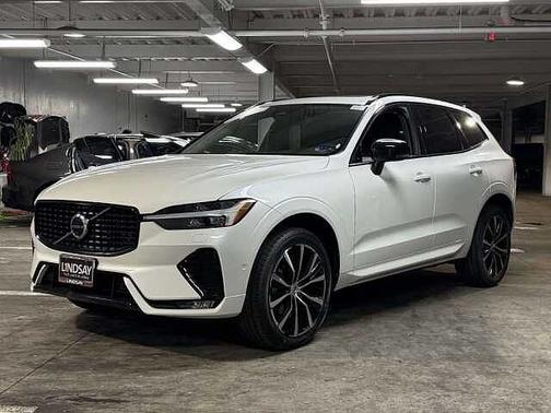Crystal White 2023 Volvo XC60 Plus