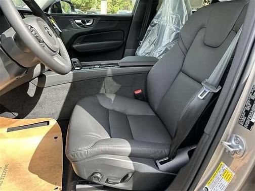 2024 Volvo XC60 Plus