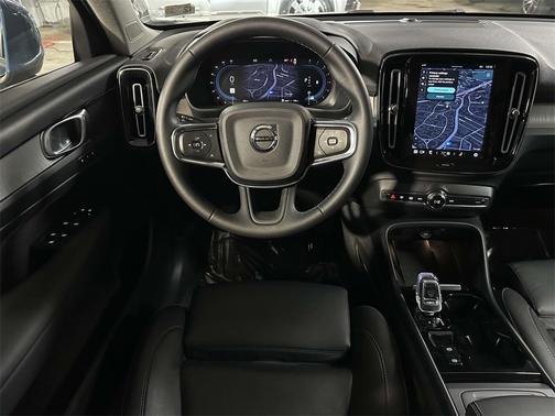 2024 Volvo XC40 B5 Plus Bright