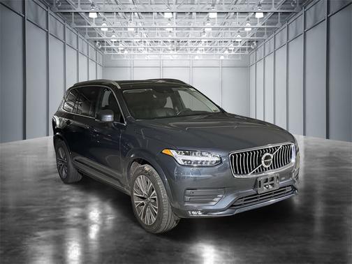 2022 Volvo XC90 T6 AWD Momentum 6 Seater