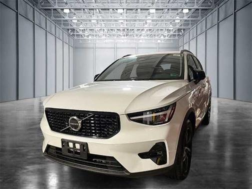 2023 Volvo XC40 Plus