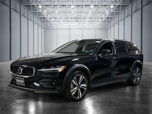 2023 Volvo V60 Cross Country Plus