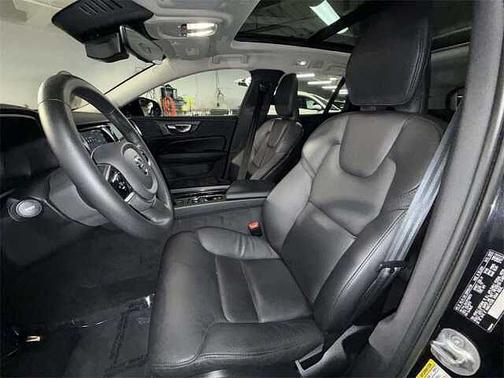 2023 Volvo V60 Cross Country Plus