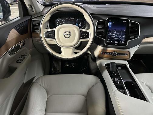 2022 Volvo XC90 Recharge Plug-In Hybrid eAWD Inscription Expression 7 Seater