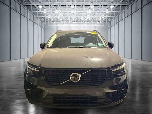 Onyx Black 2024 Volvo XC40 Plus