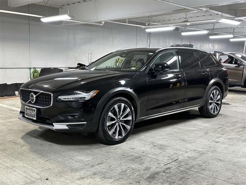 2023 Volvo V90 Cross Country B6 AWD Plus
