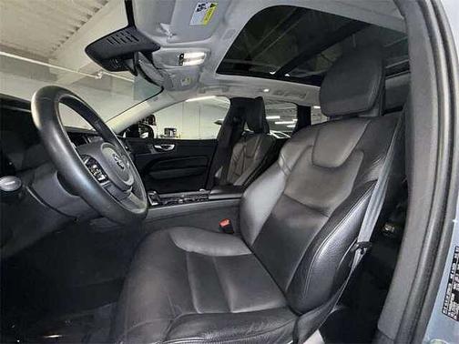 2023 Volvo XC60 Plus